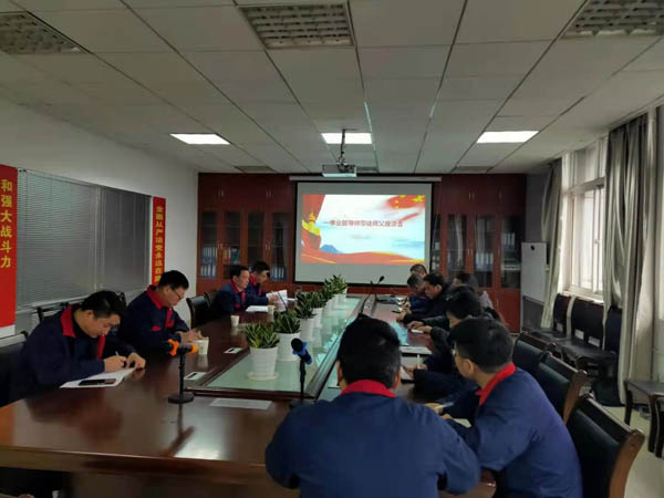 第一修建工程事业部召启发师带徒座谈会 