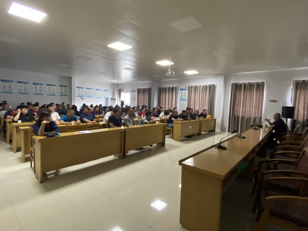 公司举行职业病危害知识专题培训班