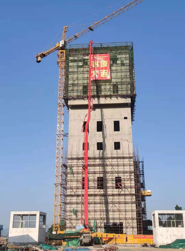 冬瓜山新辅助井井塔工程顺遂封顶