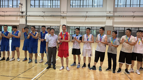 建材公司举行篮球友谊赛 