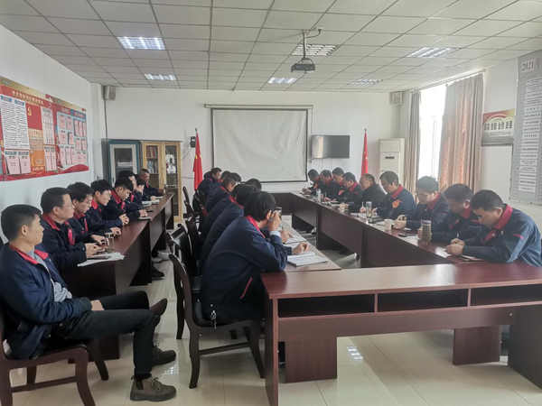 公司向导到装置公司开展形势使命教育