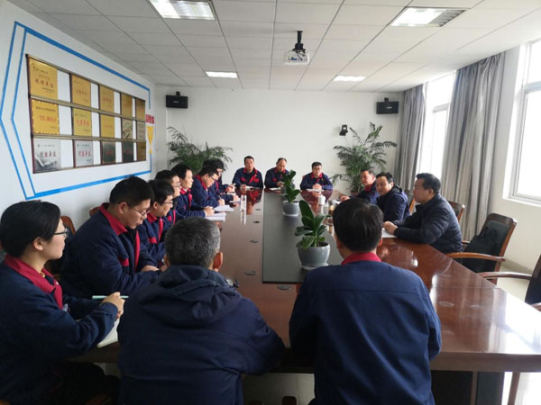 公司纪委书记到下层单位开展事情调研