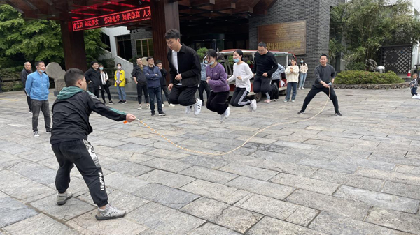 建材公司开展“五四”青年节运动 