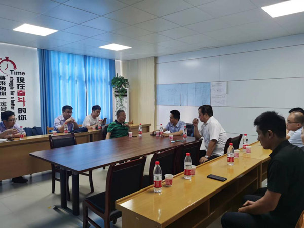 市手艺转移中心到建材公司考察中试线项目