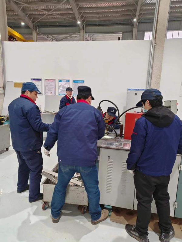 电控装备厂抢抓冬瓜山项目工期