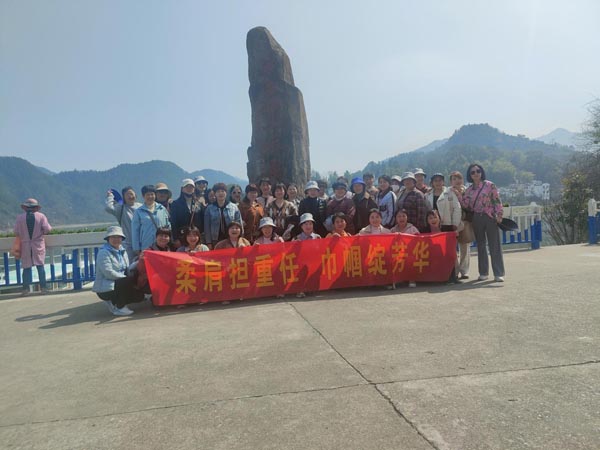 公司机关党支部、工程服务支部团结举行“三八”节主题运动