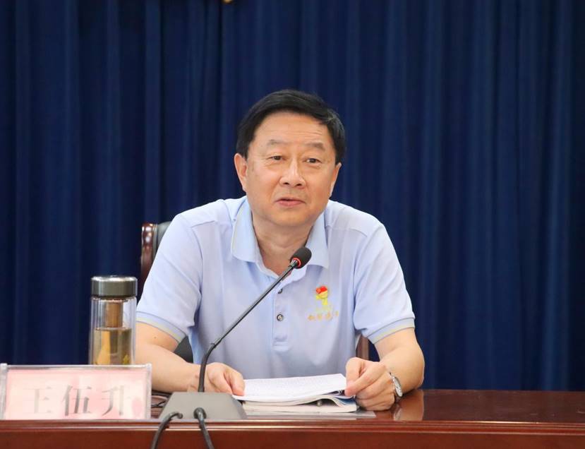 公司召开2024年年中事情会暨2023年度“两优一先”表扬会