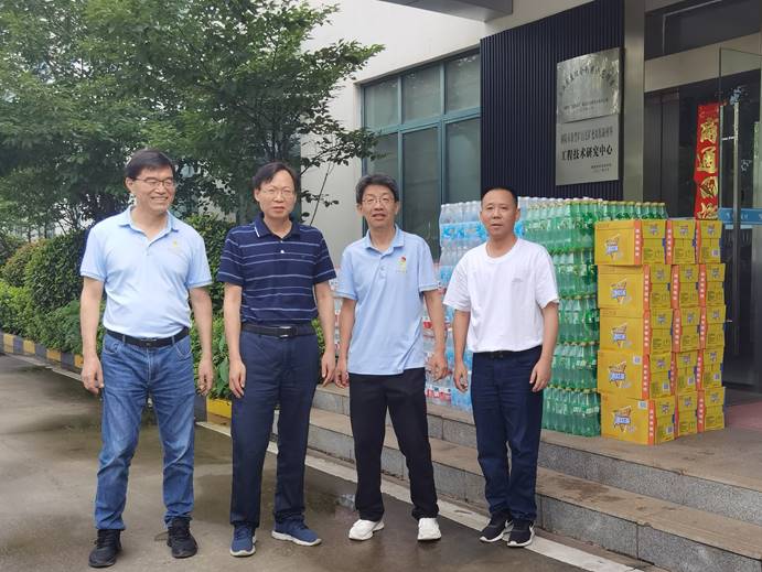 罗渊平到下层单位高温慰问