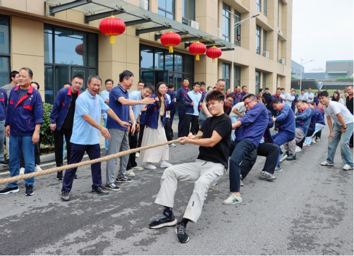 公司举行迎国庆“装置杯”职工拔河角逐